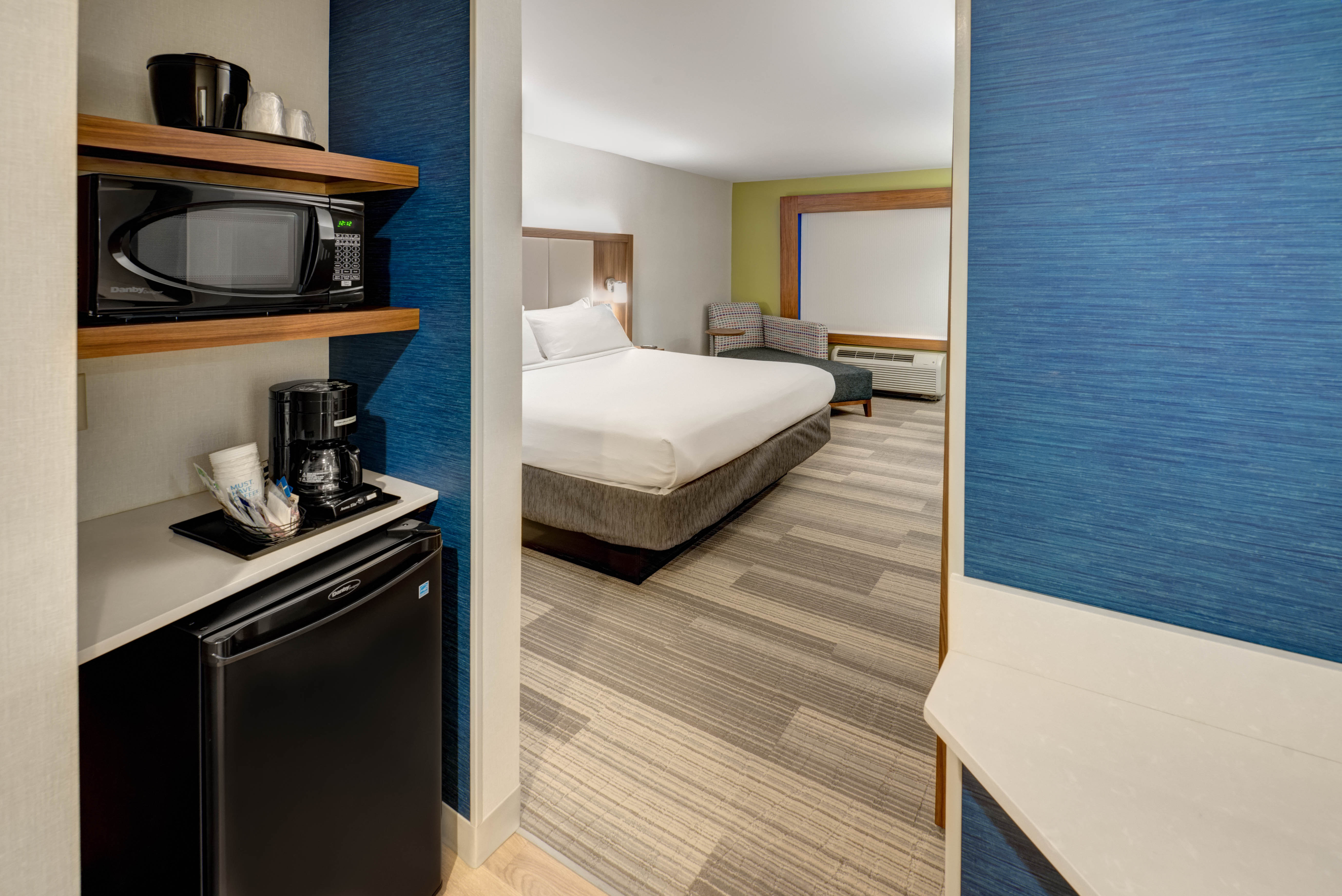 Holiday Inn Express Woodbridge 26/64