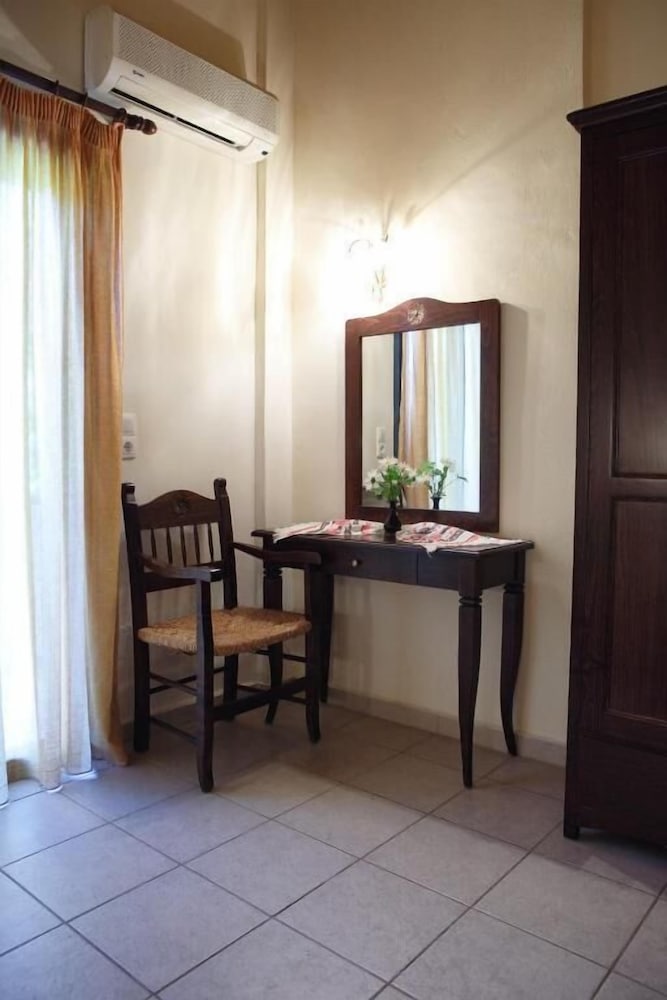 Lobby at Aposperitis Villas, MYLOPOTAMOS