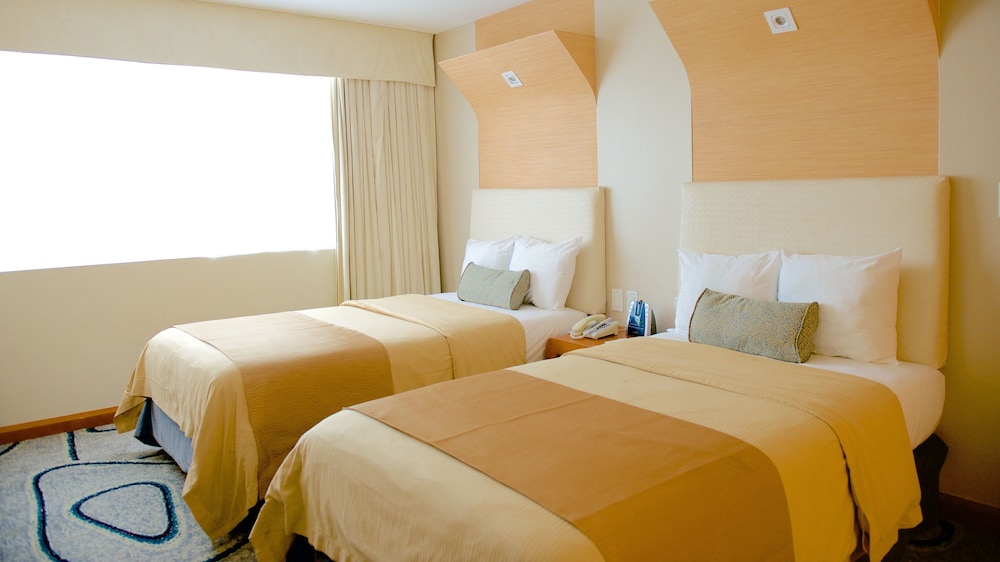 Crowne Plaza Resort Guam 37/95