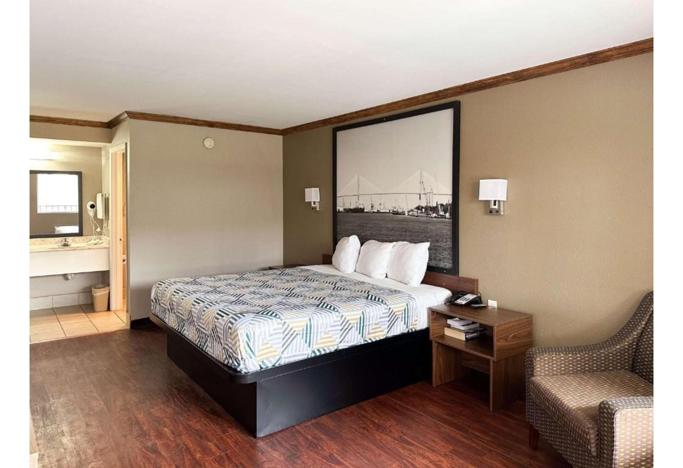 1 King Bed - Mobility Acc Tub Smk Micfridge
