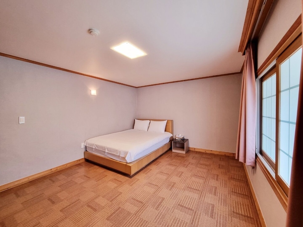 Hotel G 8/23