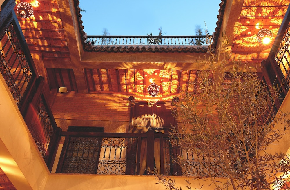 Riad Carina 2/75