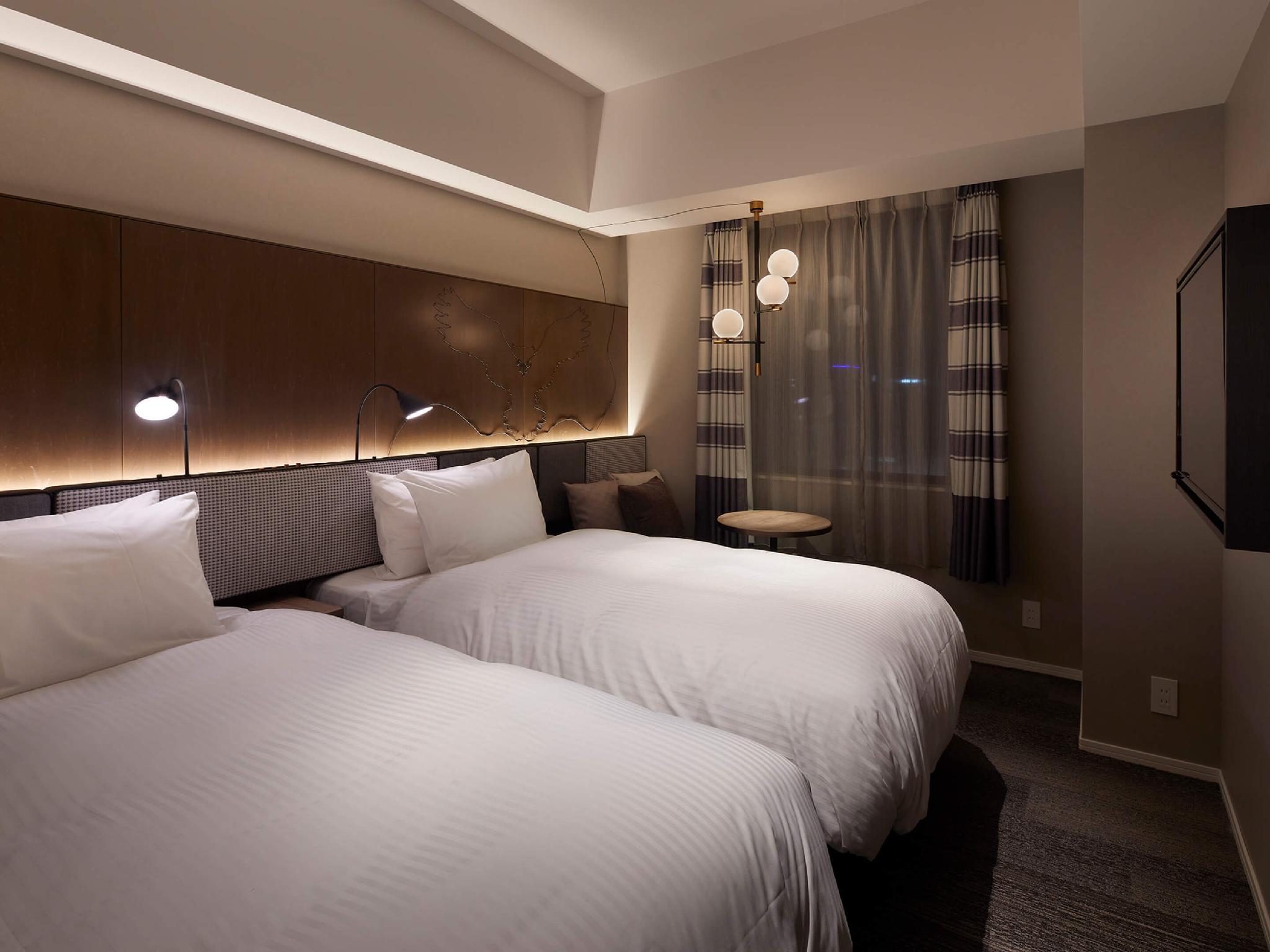 ROOM, TWIN BEDS