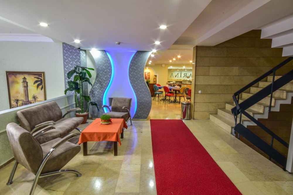 Marina Hotel 16/24