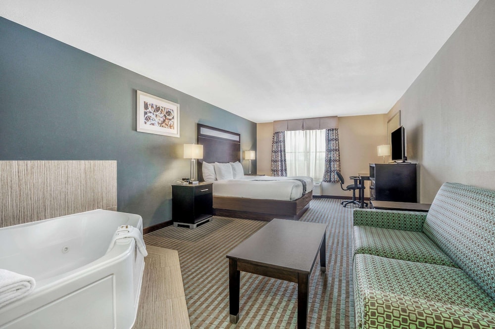 La Quinta Inn & Suites by Wyndham Glendive 25/56