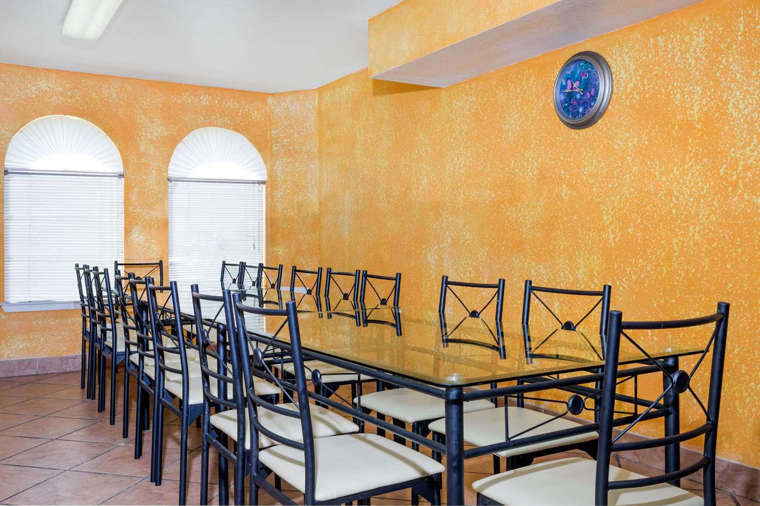 Days Inn by Wyndham San Antonio 15/19