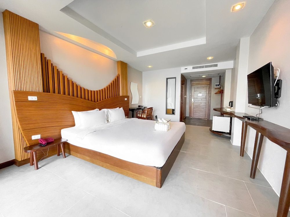 Deluxe, Family, King and Twin Beds, Side Sea View, Pool Side