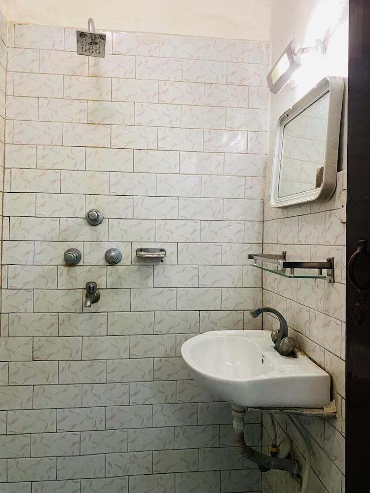 Hotel Discovery Inn 46/49