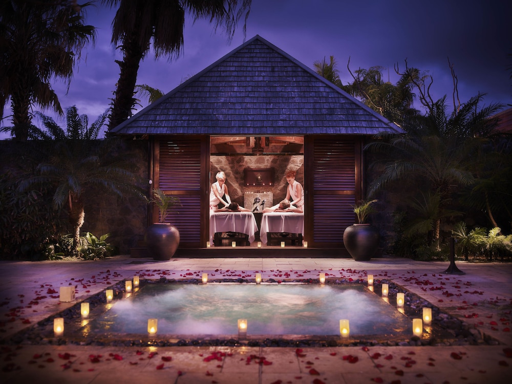 Palm Hotel And Spa in PETITE-ILE