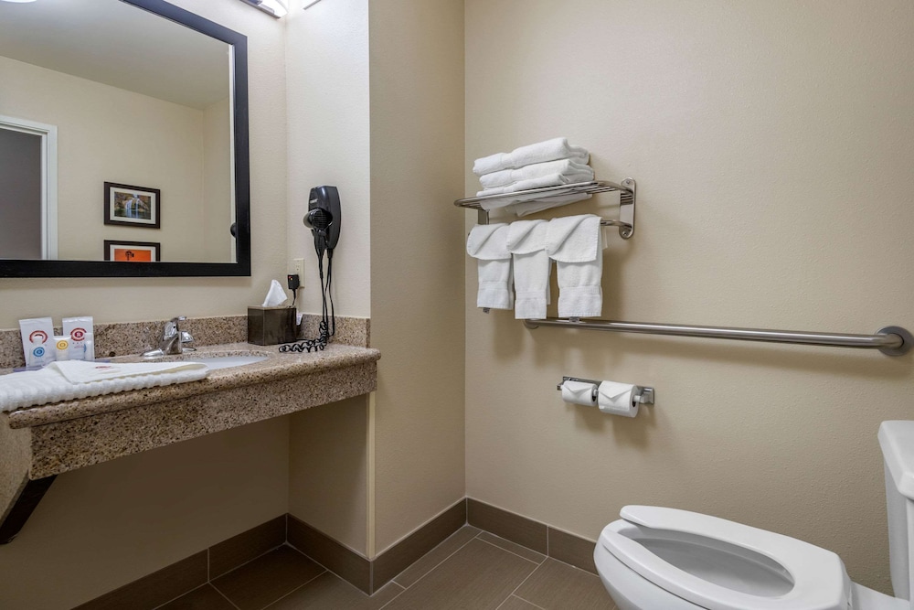 Comfort Inn & Suites Glenpool 25/32