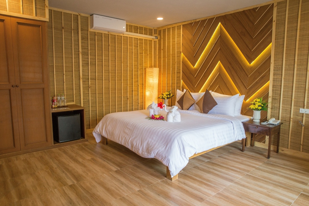 Adarin Beach Resort (ex New Lapaz Villa) 11/65