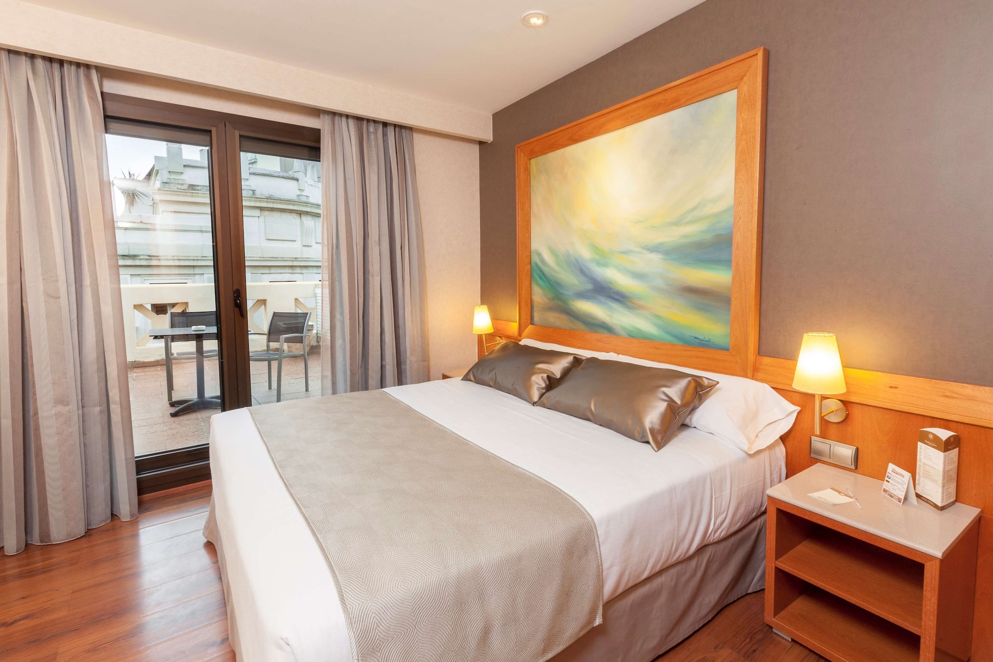 ROOM, SINGLE, DOUBLE BED