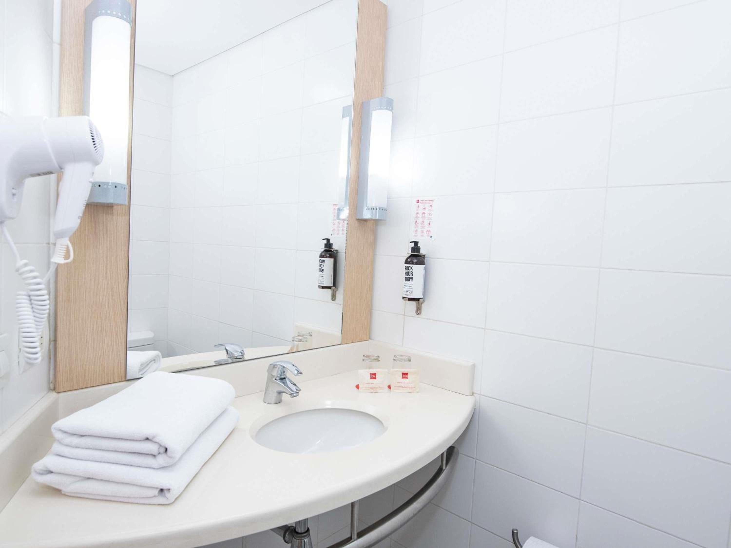 Room, Futon Bed, with Child Extra Bed، Ibis Medellin 8/8