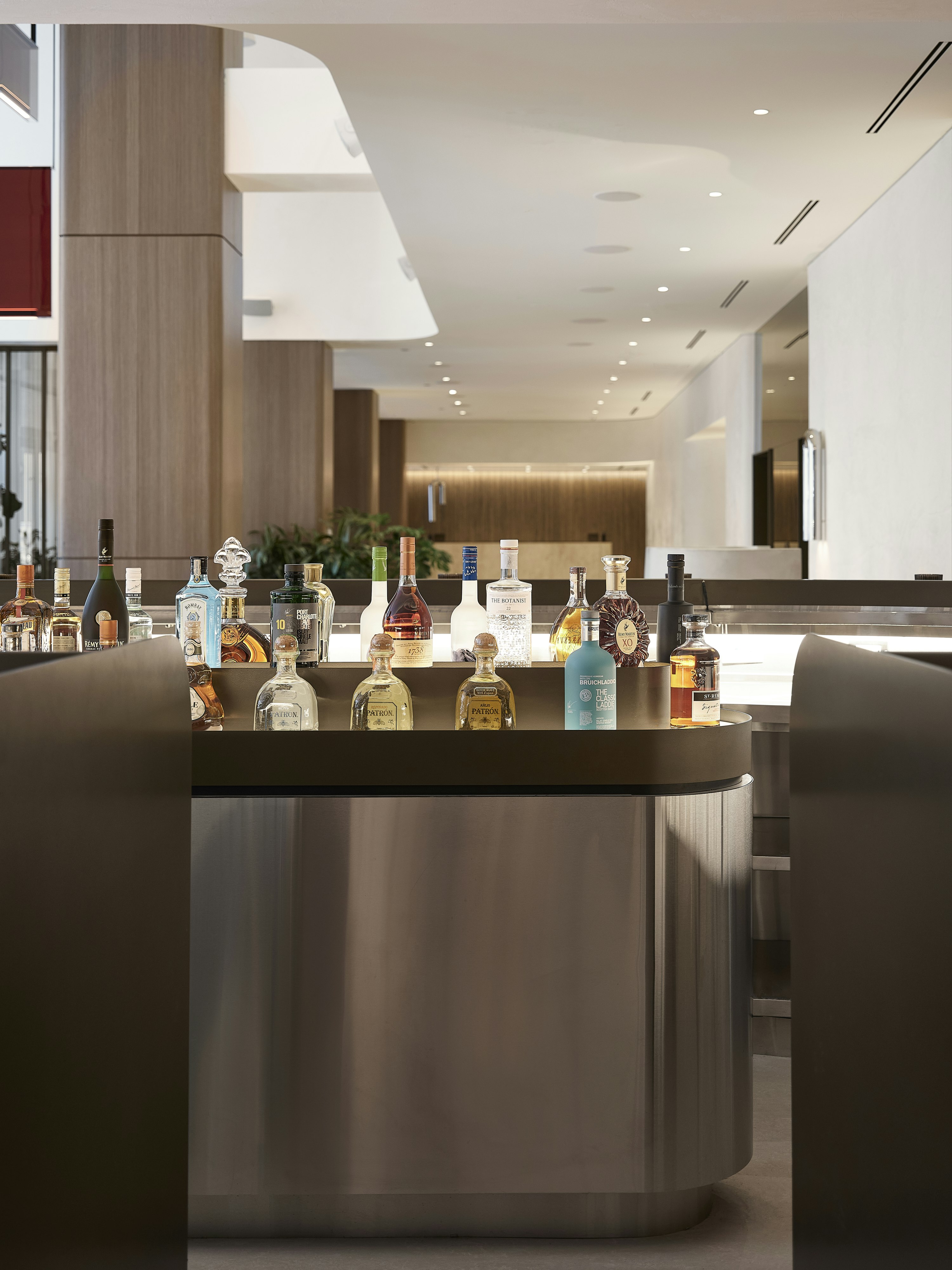Vogue Hotel Montreal Downtown, Curio Collection by Hilton 39/50
