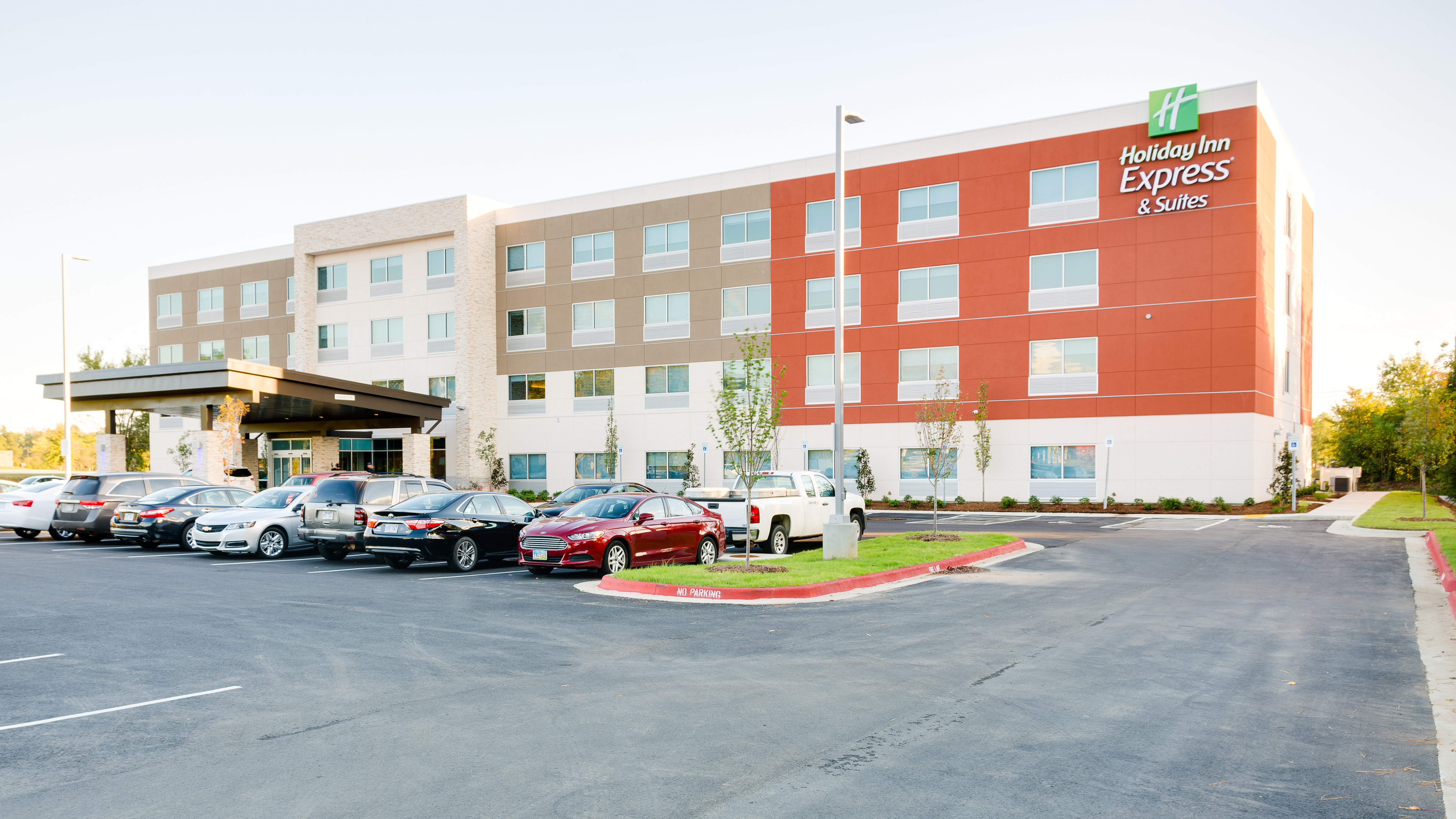 Holiday Inn Express Suites Russellville 57/59