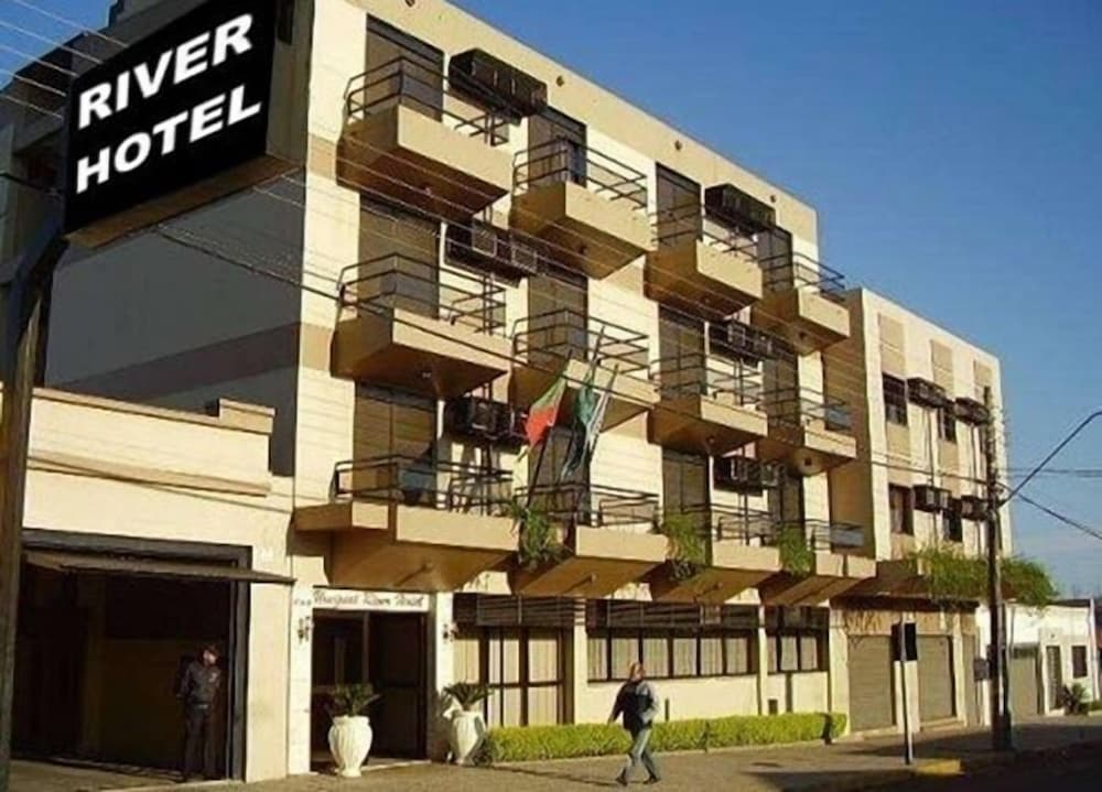 River Hotel 3/50