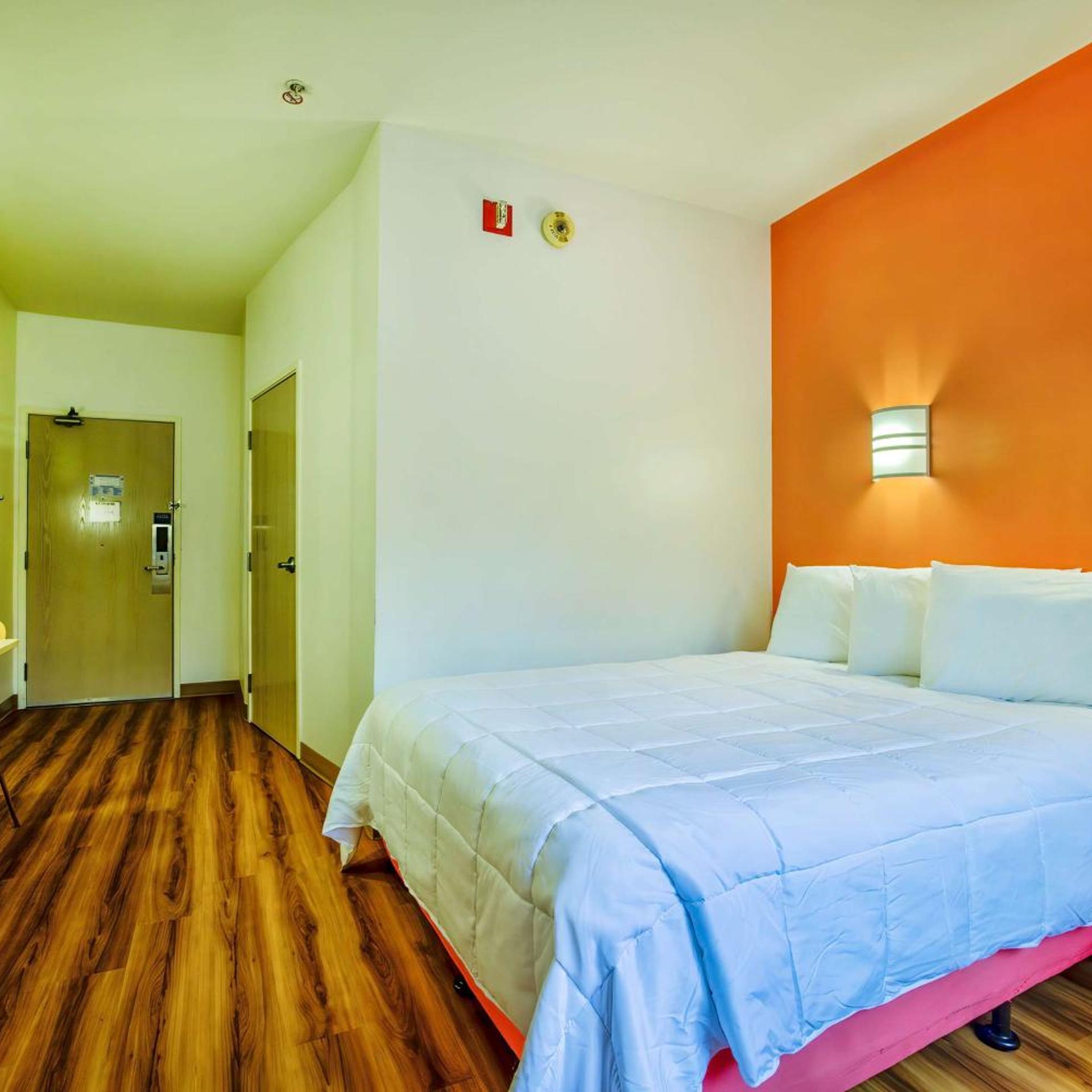 1 Queen Bed - ADA/RI Shower/Mini Fridge