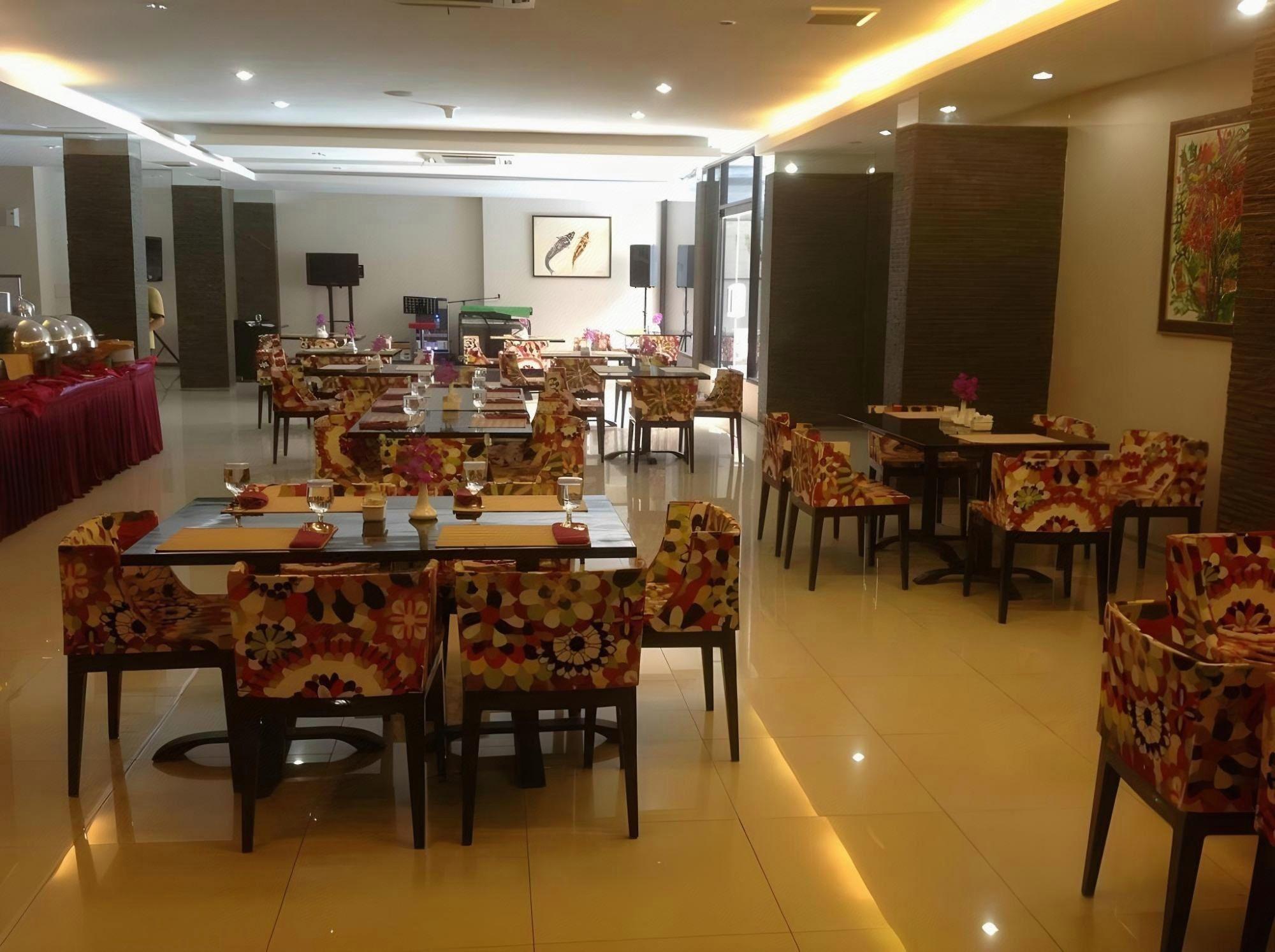 Swarna Dwipa Hotel 41/54