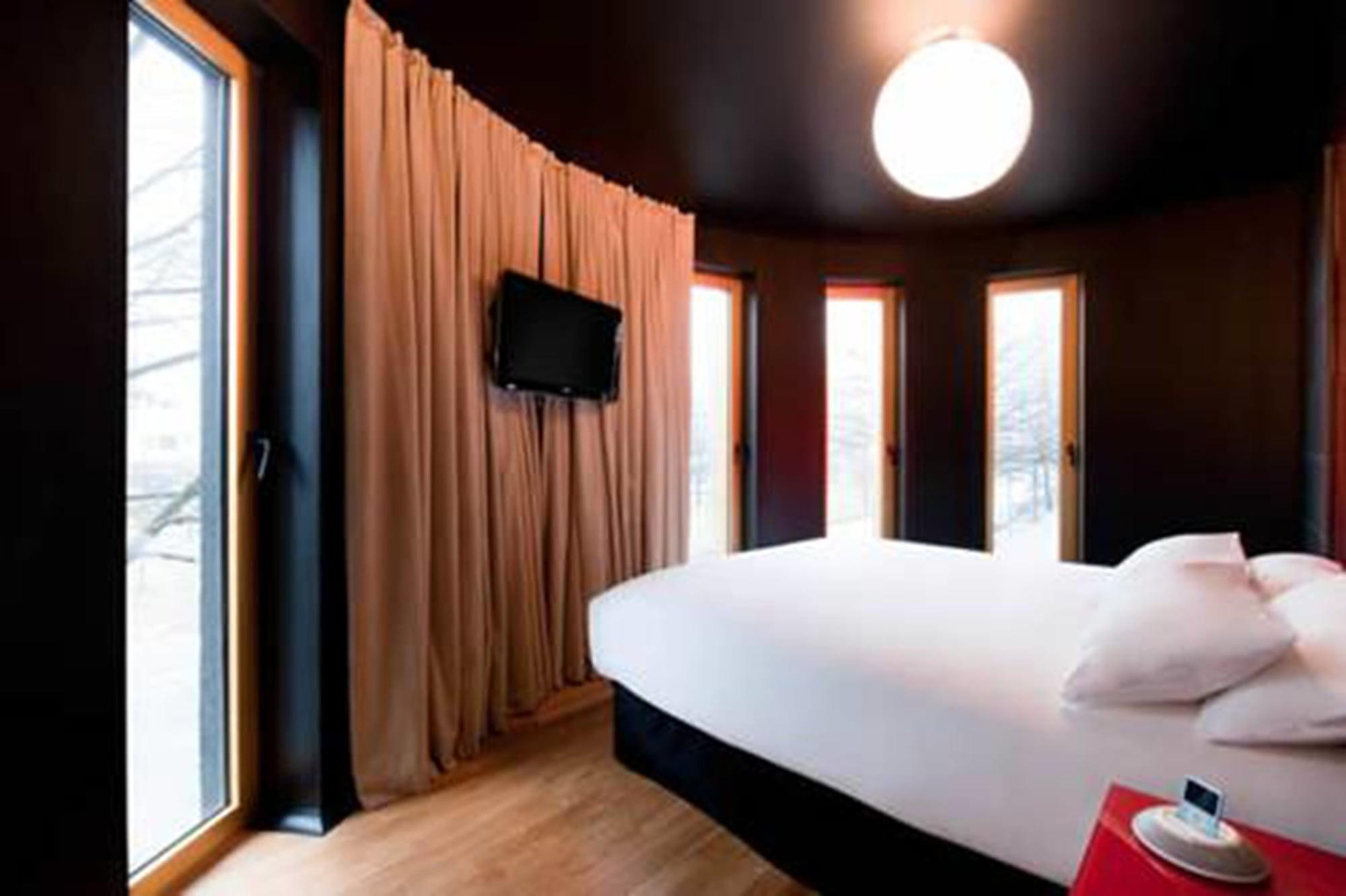 Axel, Suite, Panoramic City View