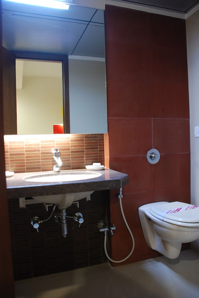 Oriental Residency Hotel 48/49
