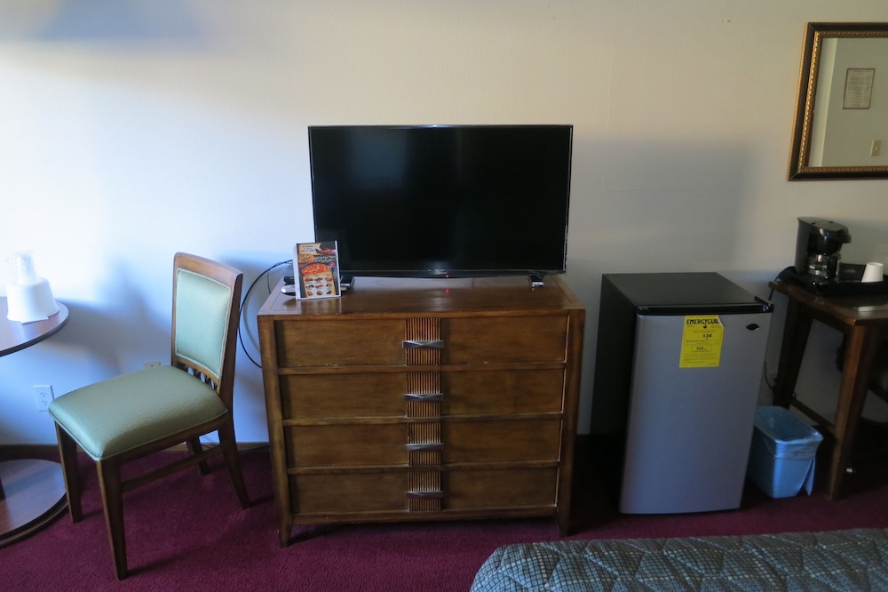 Bay City Motor Inn 56/67