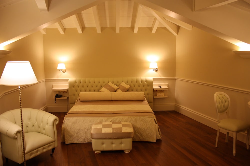 Suite Hotel Santa Chiara 42/50