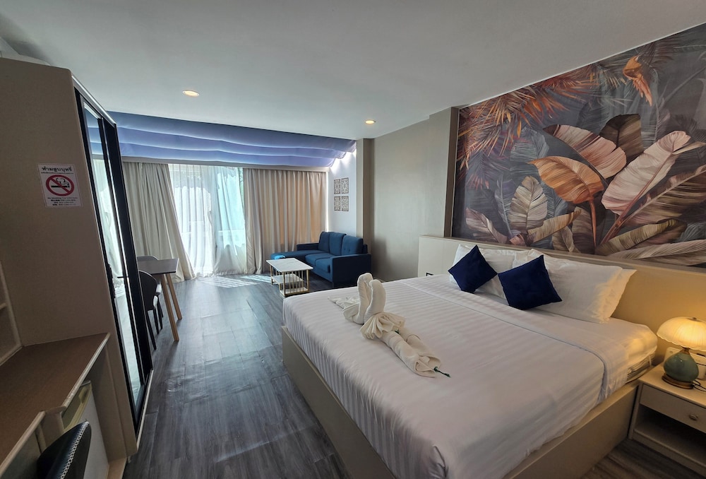 Junior Suite, Double Bed, Pool Access، MODERN LIVING HOTEL 2/6