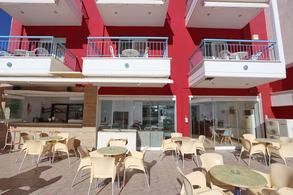 Summer Dream Hotel 42/50