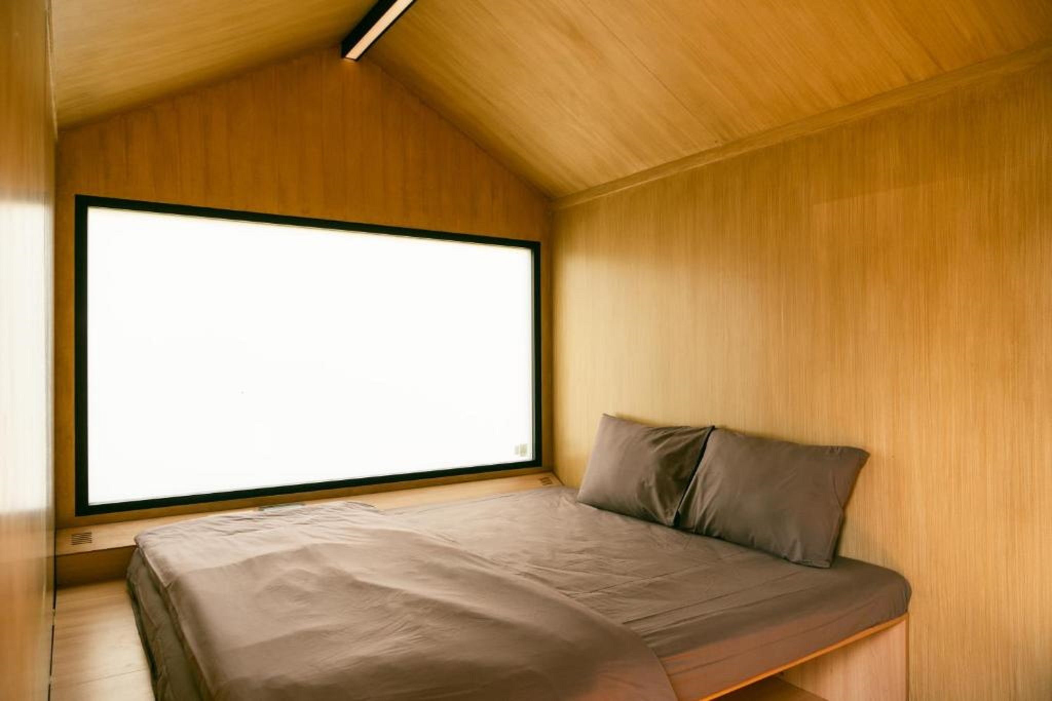 DELUXE, CABIN
