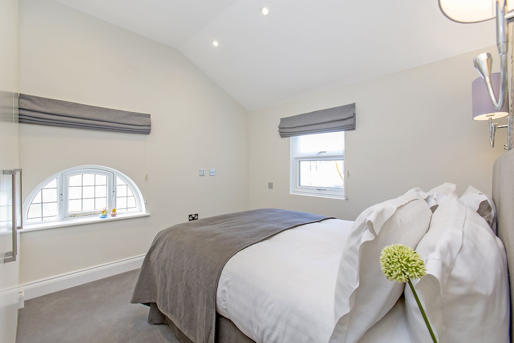 Chesham Court 12/50