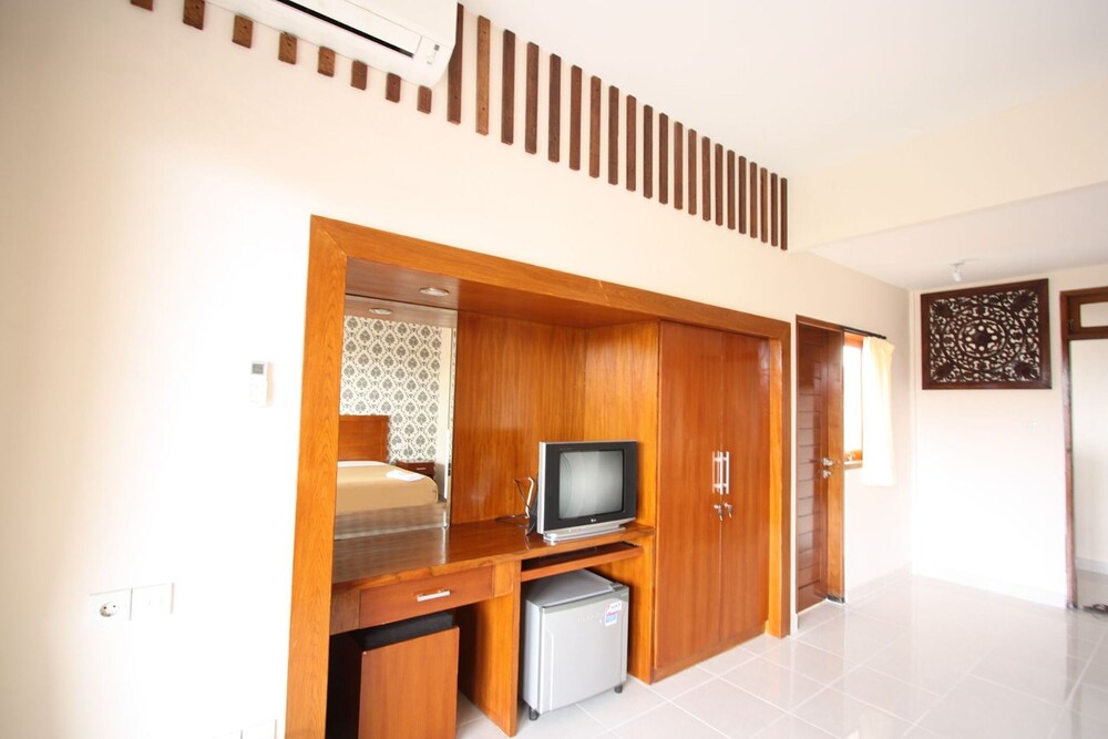 Suka Beach Inn 51/65