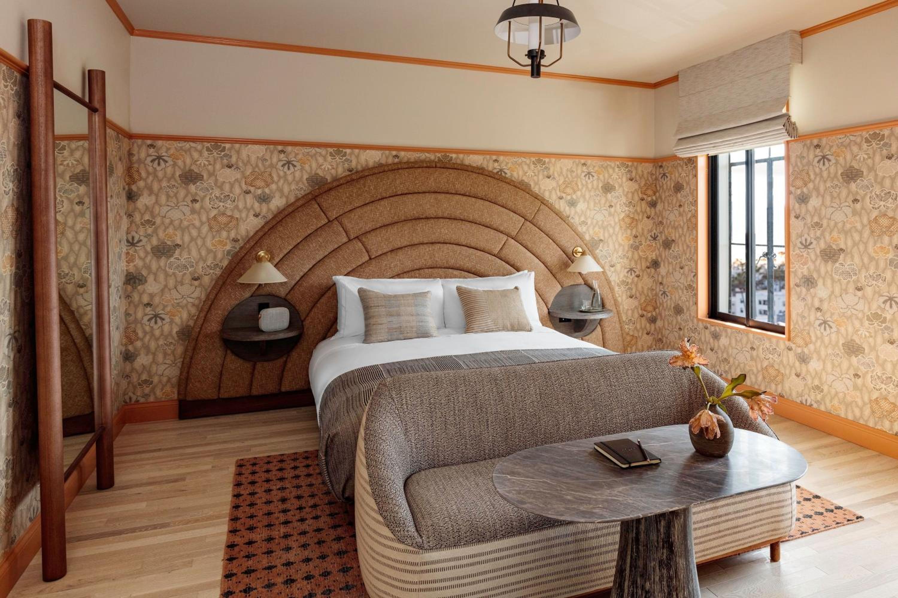 Landmark, Garden, Guest Room, King Bed, Terrace