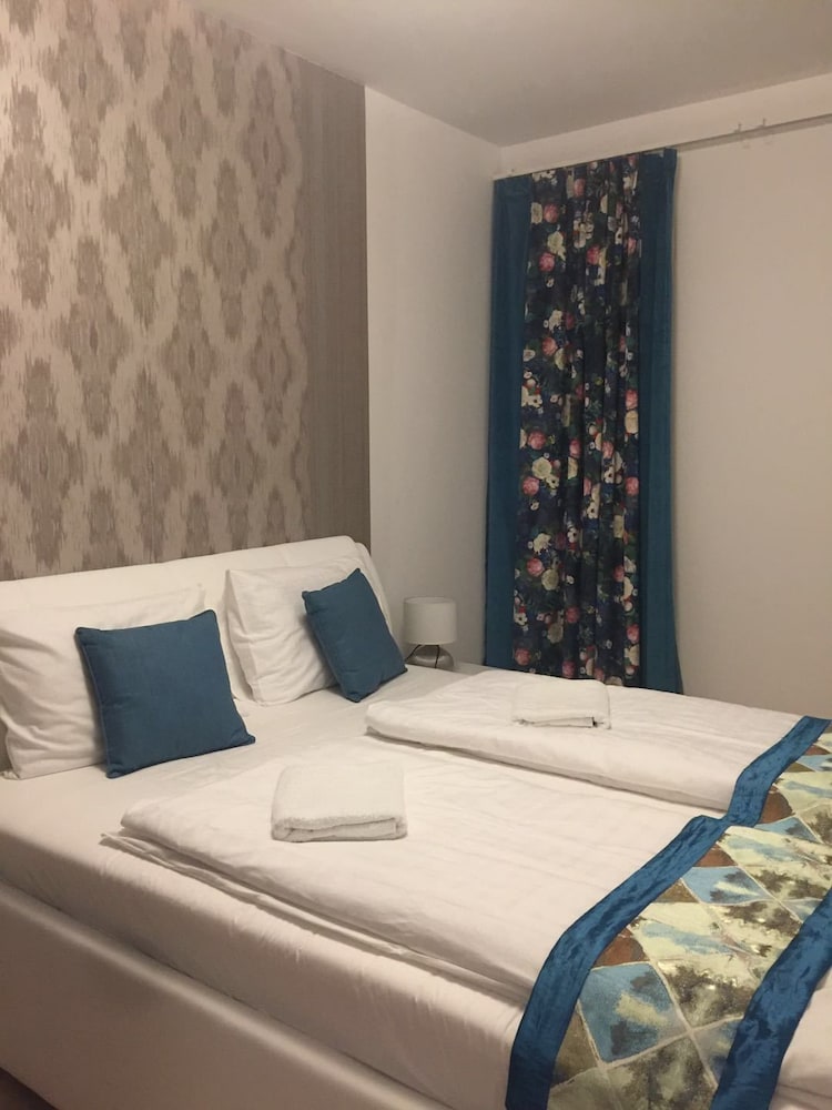 Corvin Rose Apartment Hotel 16/46
