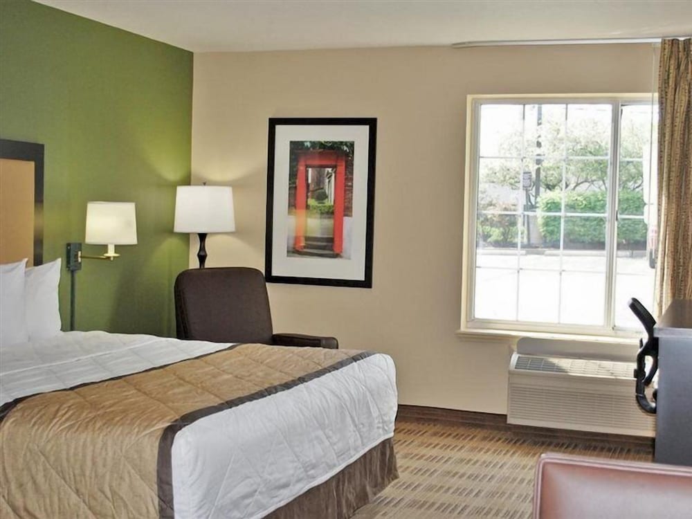Studio 6 Extended Stay Milwaukee Brookfield WI 14/70