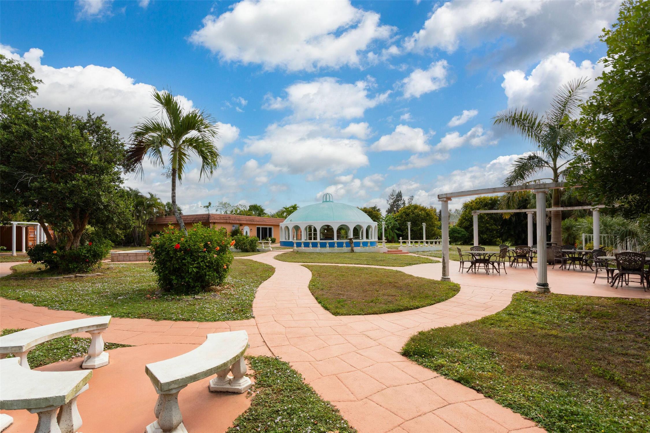 Days Inn by Wyndham Fort Myers Springs Resort 40/43