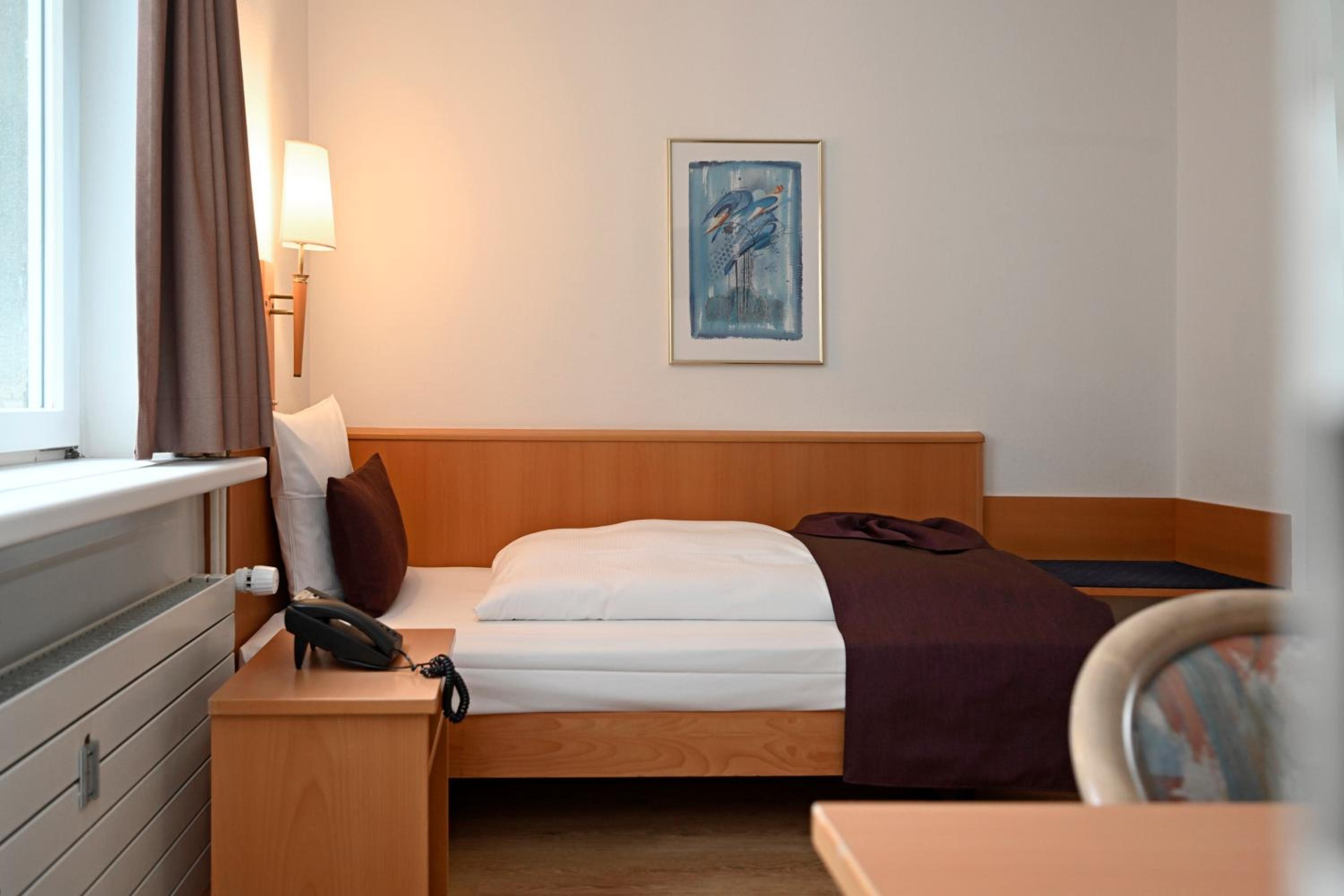Room, Single, Single Bed