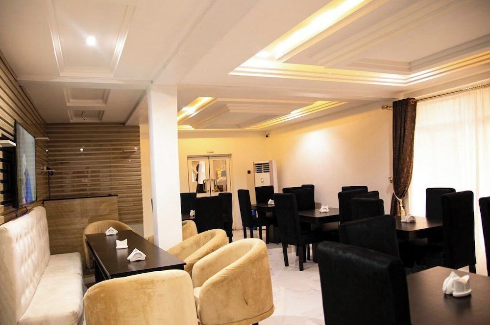 Iris Hotel 40/50