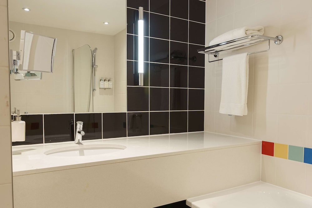 Radisson Hotel Manchester City Centre, A Verified Net Zero Hotel 19/91