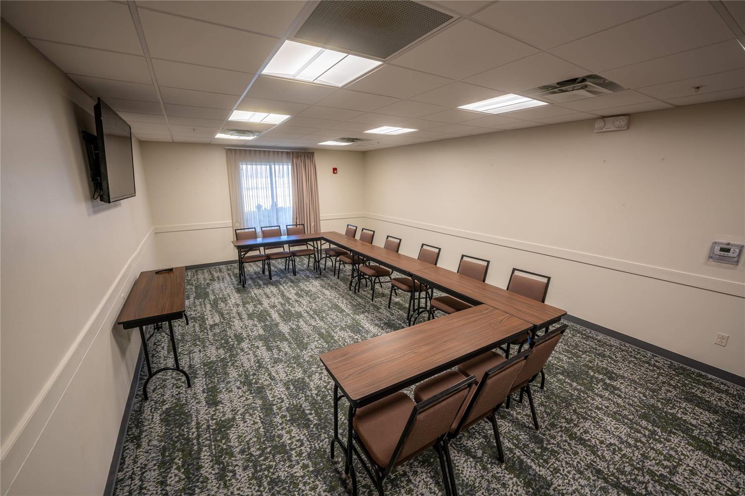 MainStay Suites at Discovery Park of America 27/38