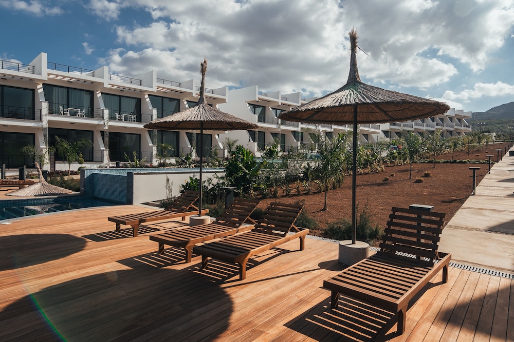 Pearl Island Homes 24/24