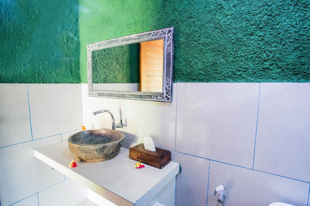 Taos House Lembongan 50/50