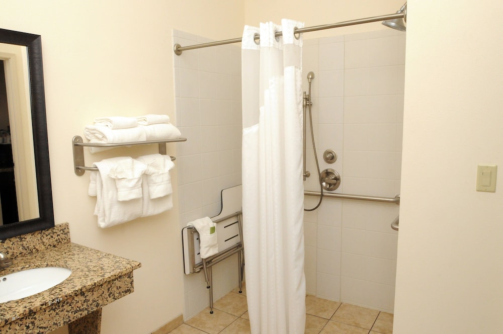 Holiday Inn Express Hotel And Suites Cambridge 17/45