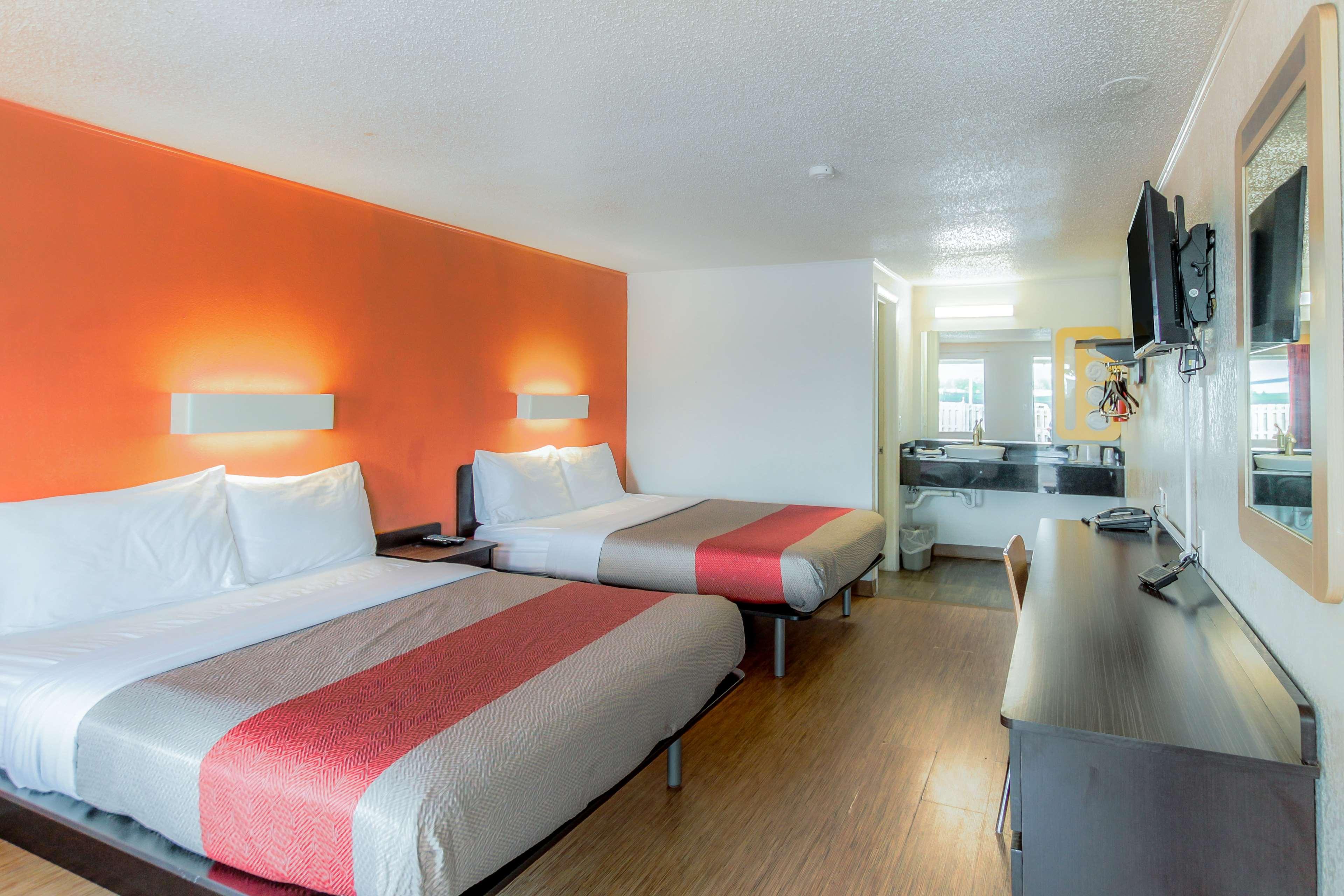 Motel6 Kalamazoo, MI 19/39