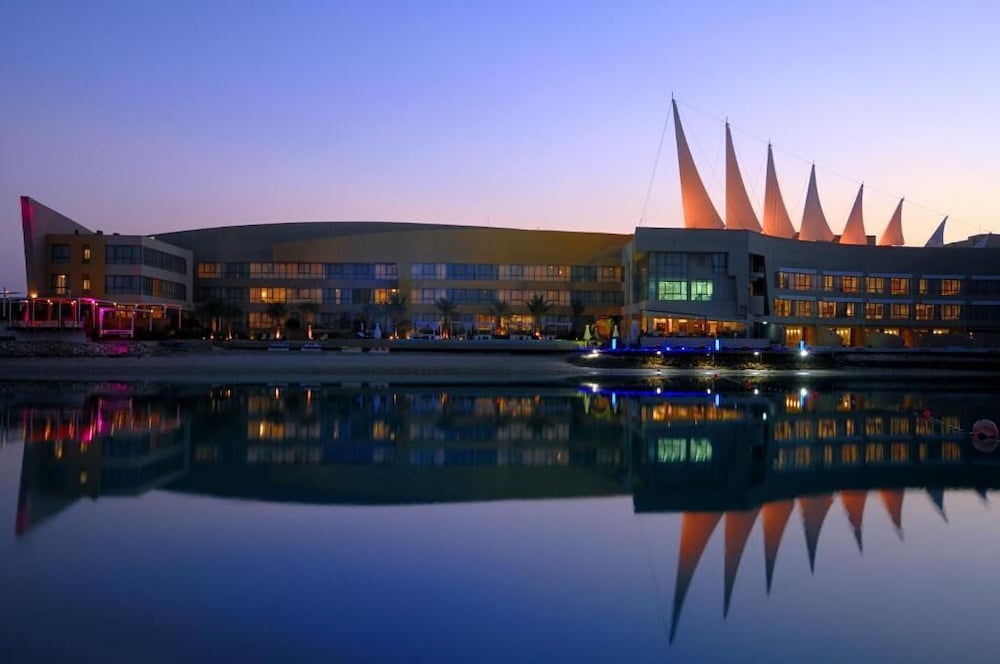 Dragon Hotel & Resort in Amwaj Islands