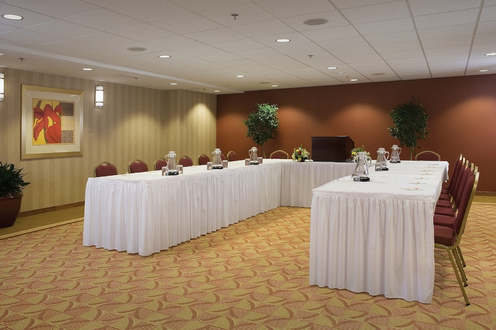 HOLIDAY INN EXPRESS & SUITES CHARLOTTESVILLE - RUCKERSVILLE 47/54