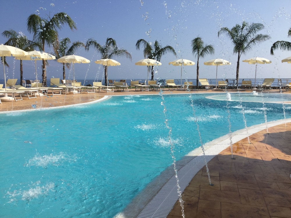 Blue Bay Resort 65/72
