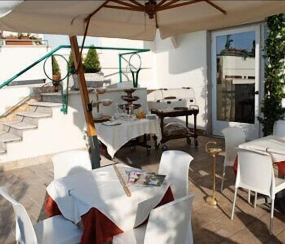 VILLA EDEN HOTEL 15/17