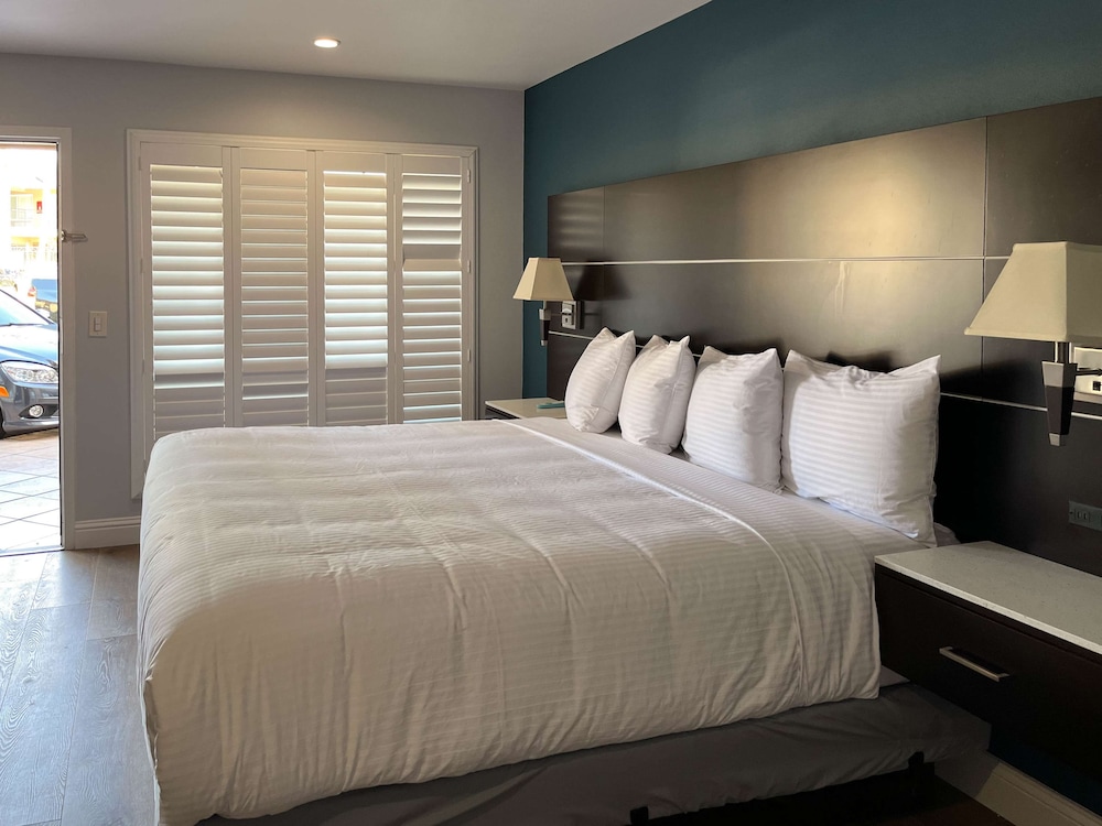 STANDARD, KING BED