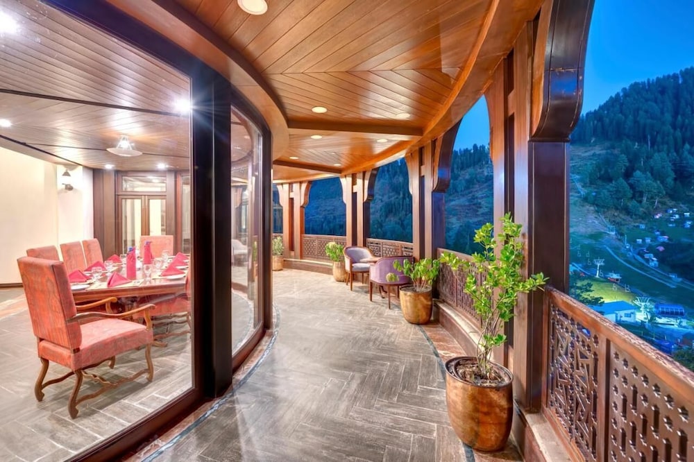 Pearl Continental Malam Jabba 19/50
