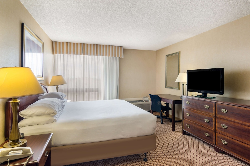 Red Lion Hotel Conference Center Cheyenne 14/65